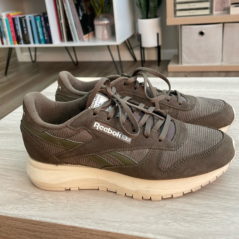 Size 7.5 Green Reebok Women's Classic Leather Sp Sneaker